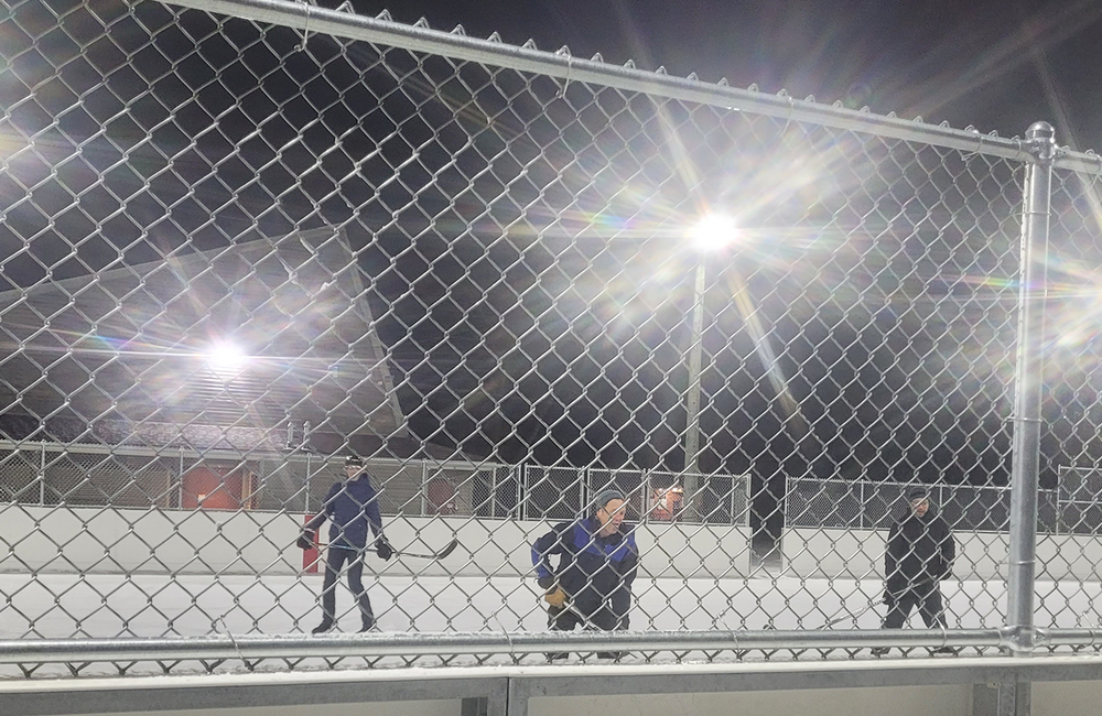 Community hockey rink