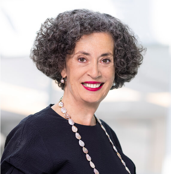 executiveCard_LauraFormusa_Desktop.jpg