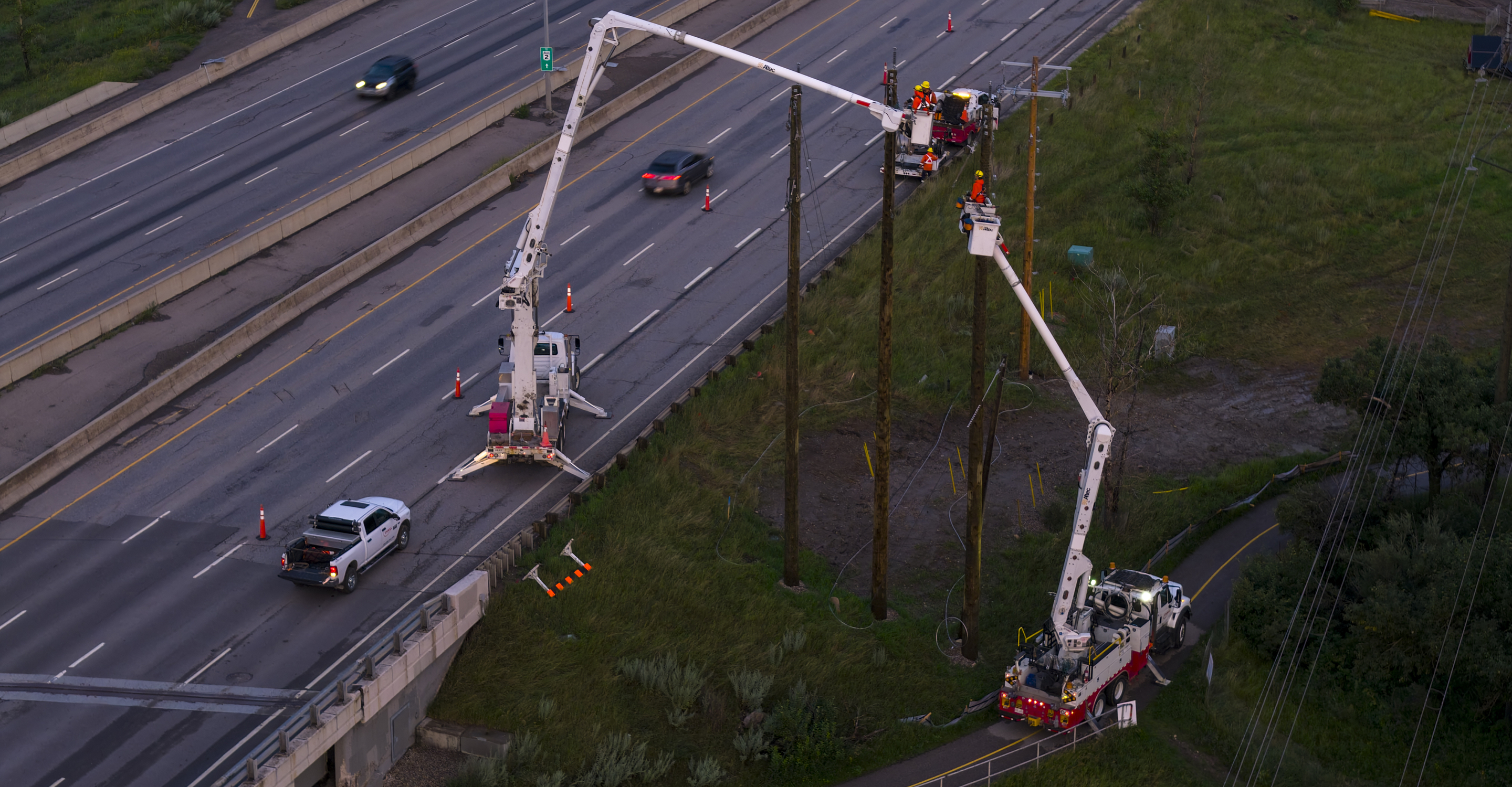 ENMAX installs river-spanning backup line to enhance grid resilience in southeast Calgary